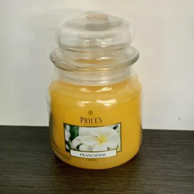 Candela Price's giara media Frangipani